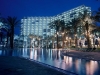 Hotel v noci.